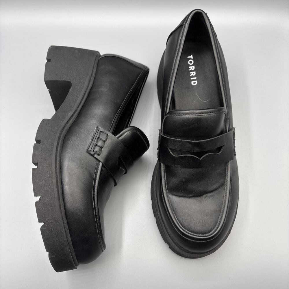 Torrid Chunky Lug Sole Penny Loafers Size 10 WW Wide Black Faux Leather Academia